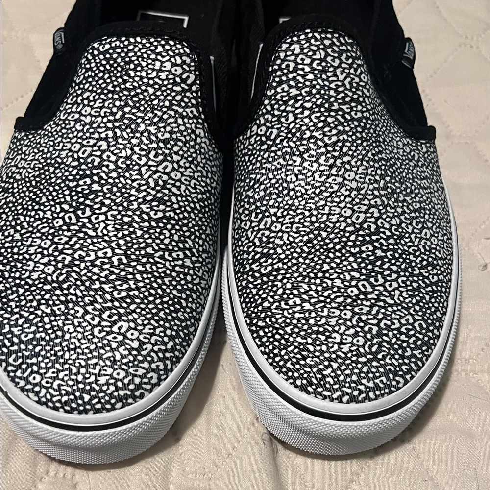 Woman's Vans Leopard Slip On Size 7 Never been worn - Picture 6 of 8